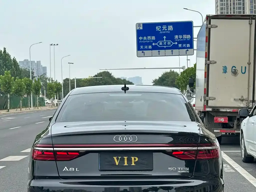 Audi A8 — фото 8