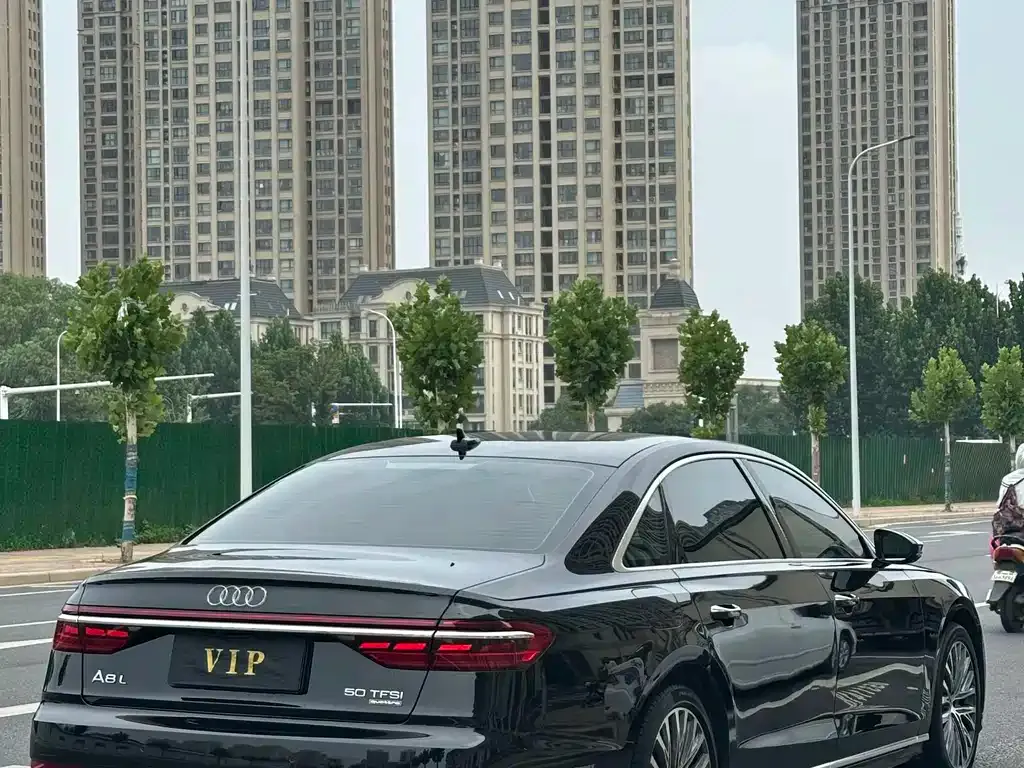 Audi A8 — фото 4