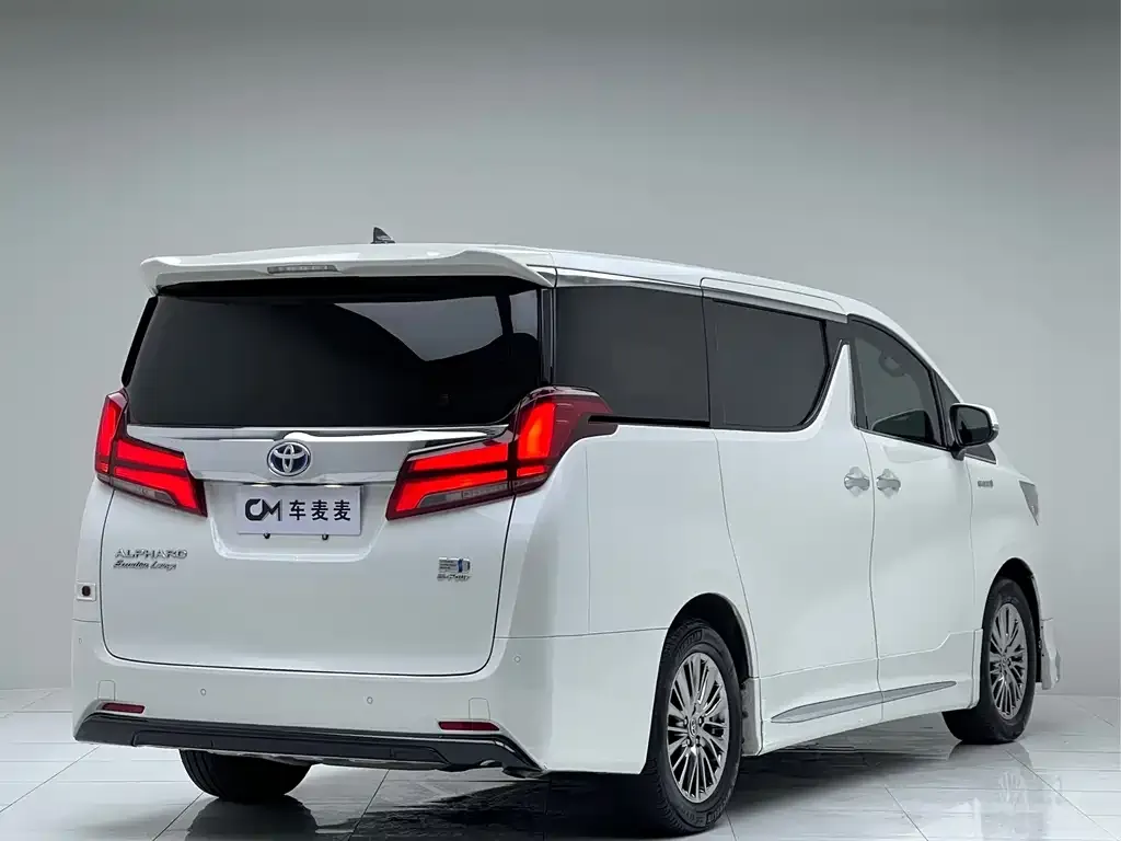 Toyota Alphard — фото 2