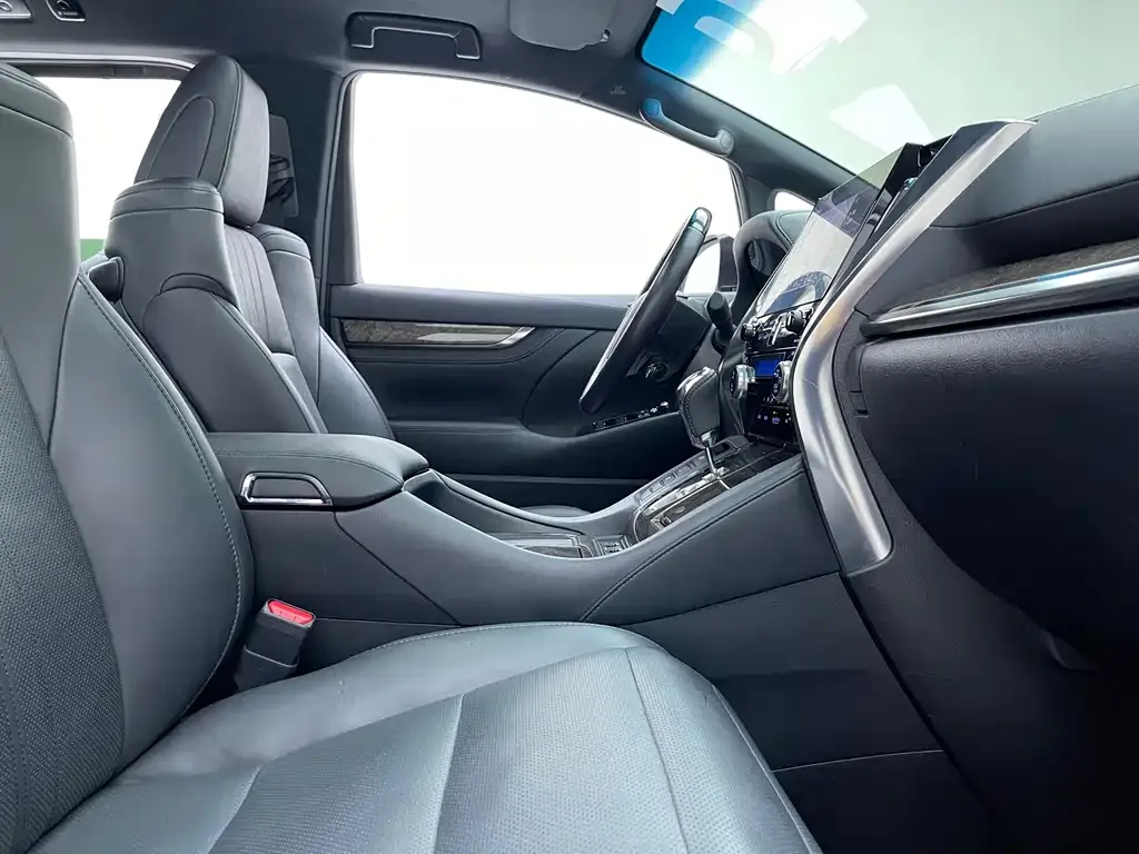 Toyota Alphard — фото 8