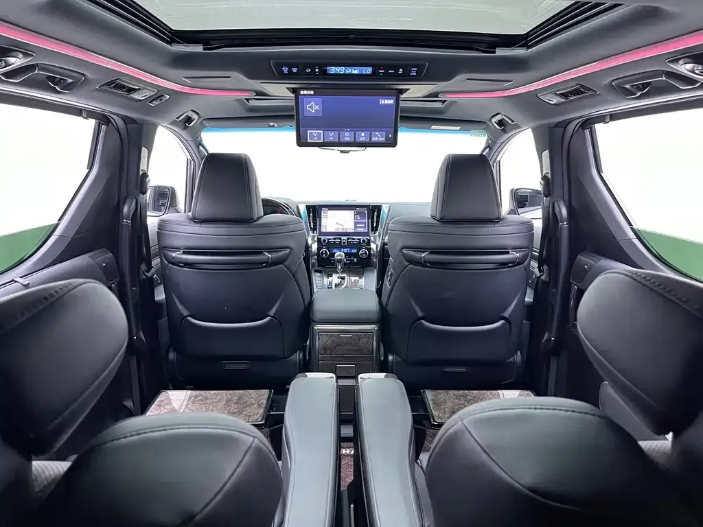 Toyota Alphard — фото 9