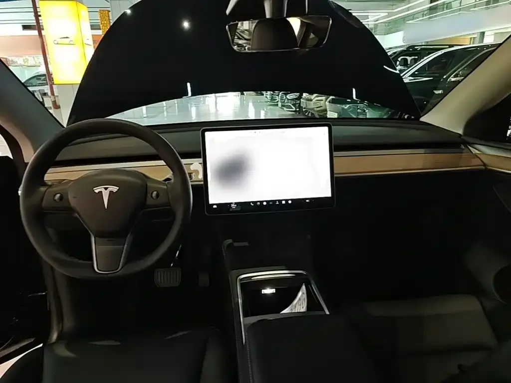 Tesla Model Y — фото 5