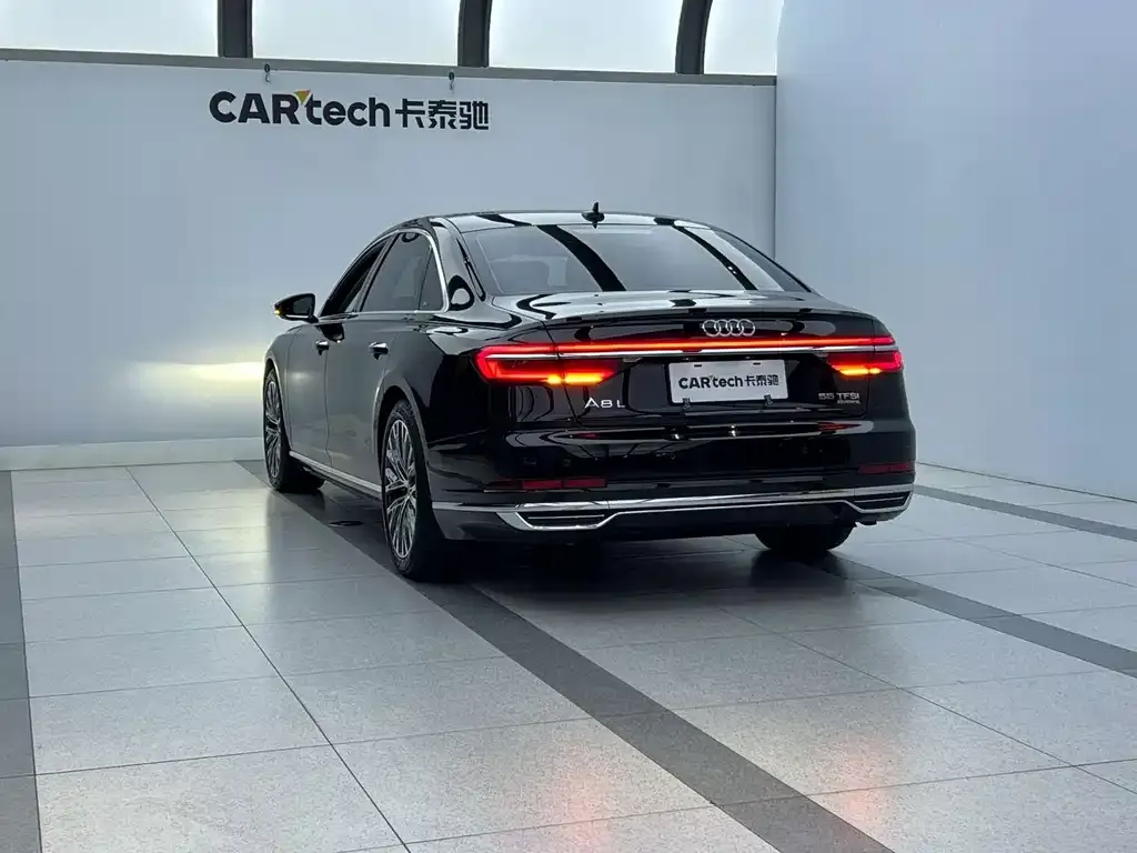 Audi A8 — фото 6