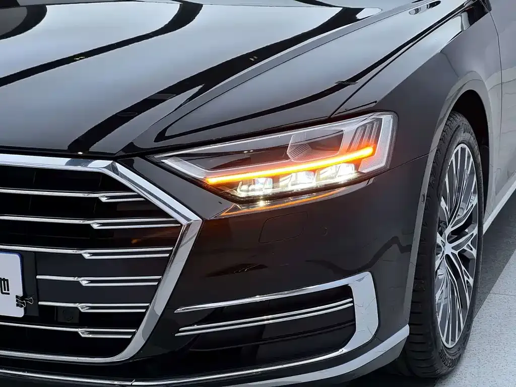 Audi A8 — фото 7