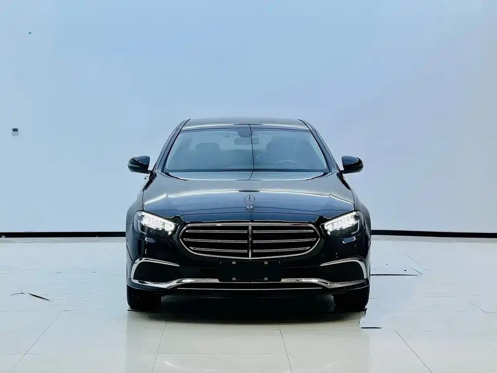 Mercedes-Benz E-Class — фото 2