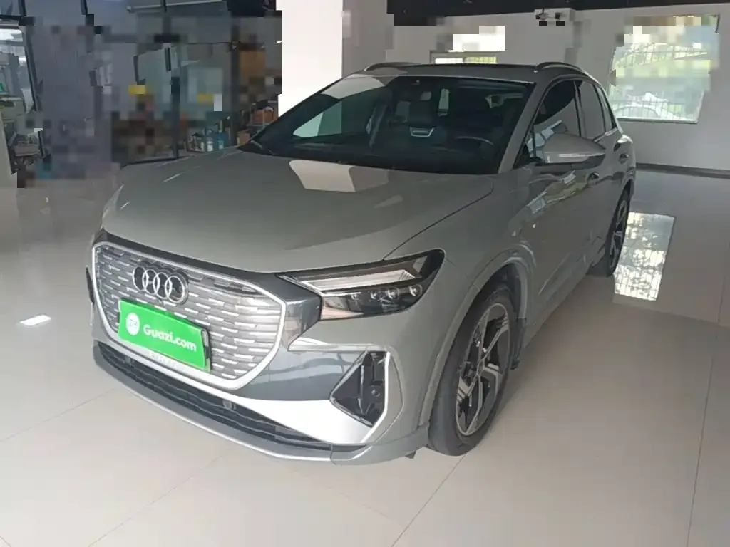 Audi Q4 e-tron — фото 1