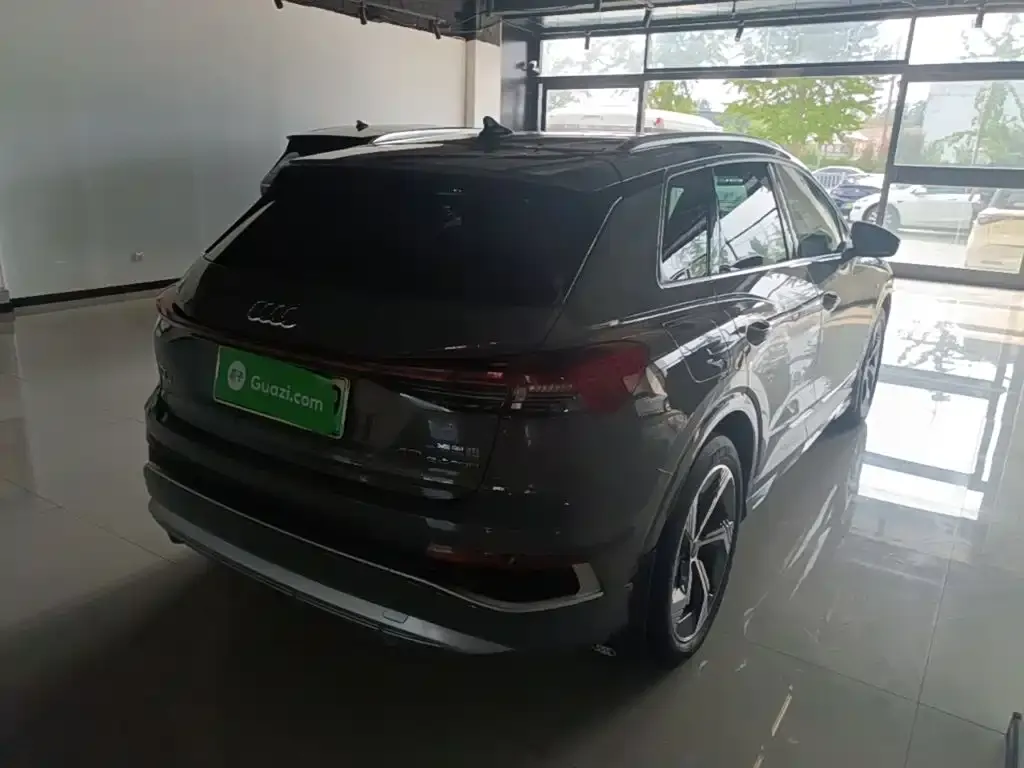 Audi Q4 e-tron — фото 10