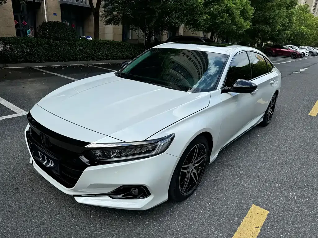 Honda Accord — фото 1