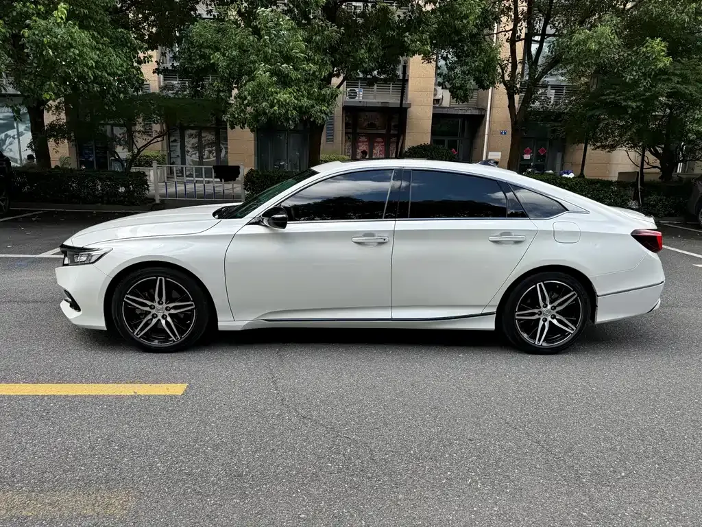 Honda Accord — фото 8