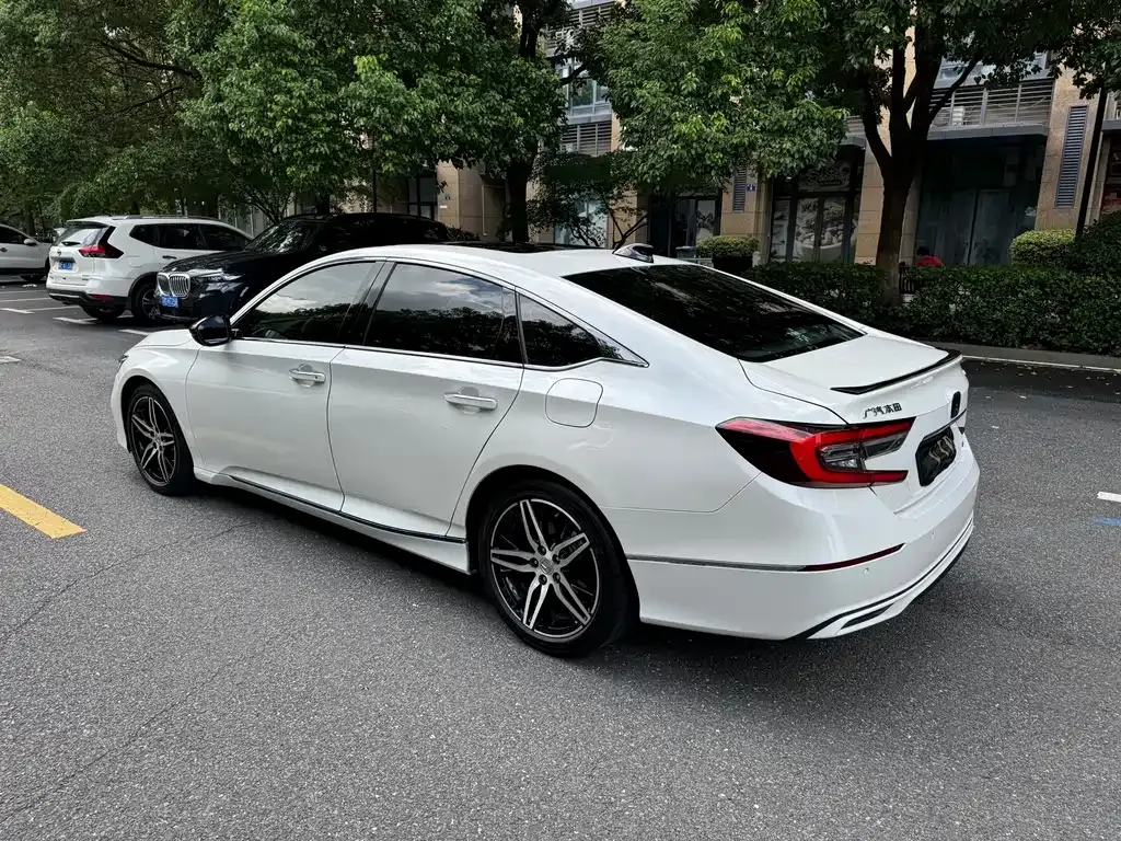 Honda Accord — фото 6