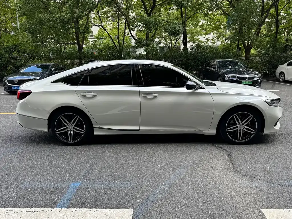 Honda Accord — фото 10