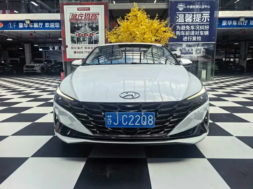 Hyundai Elantra — фото 6
