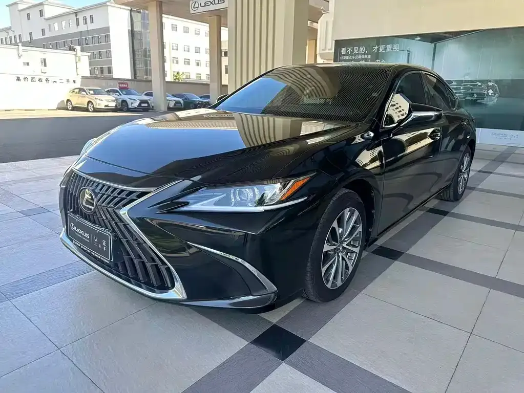 Lexus ES — фото 1