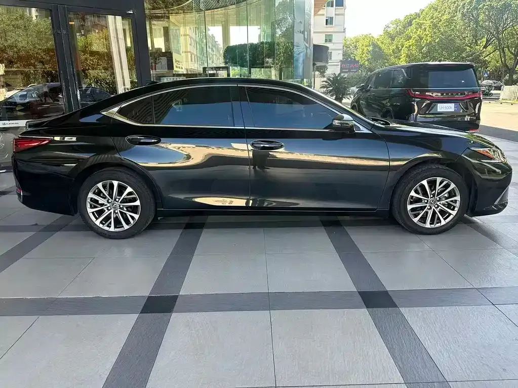 Lexus ES — фото 10