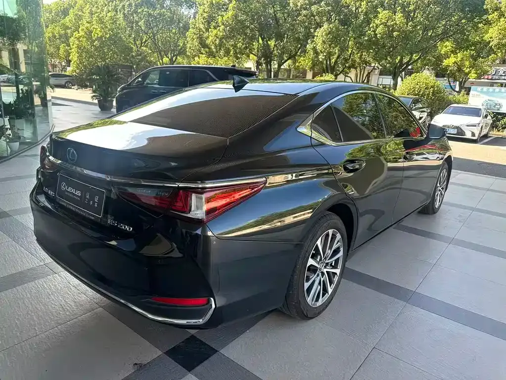 Lexus ES — фото 8