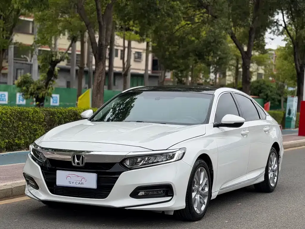 Honda Accord — фото 1