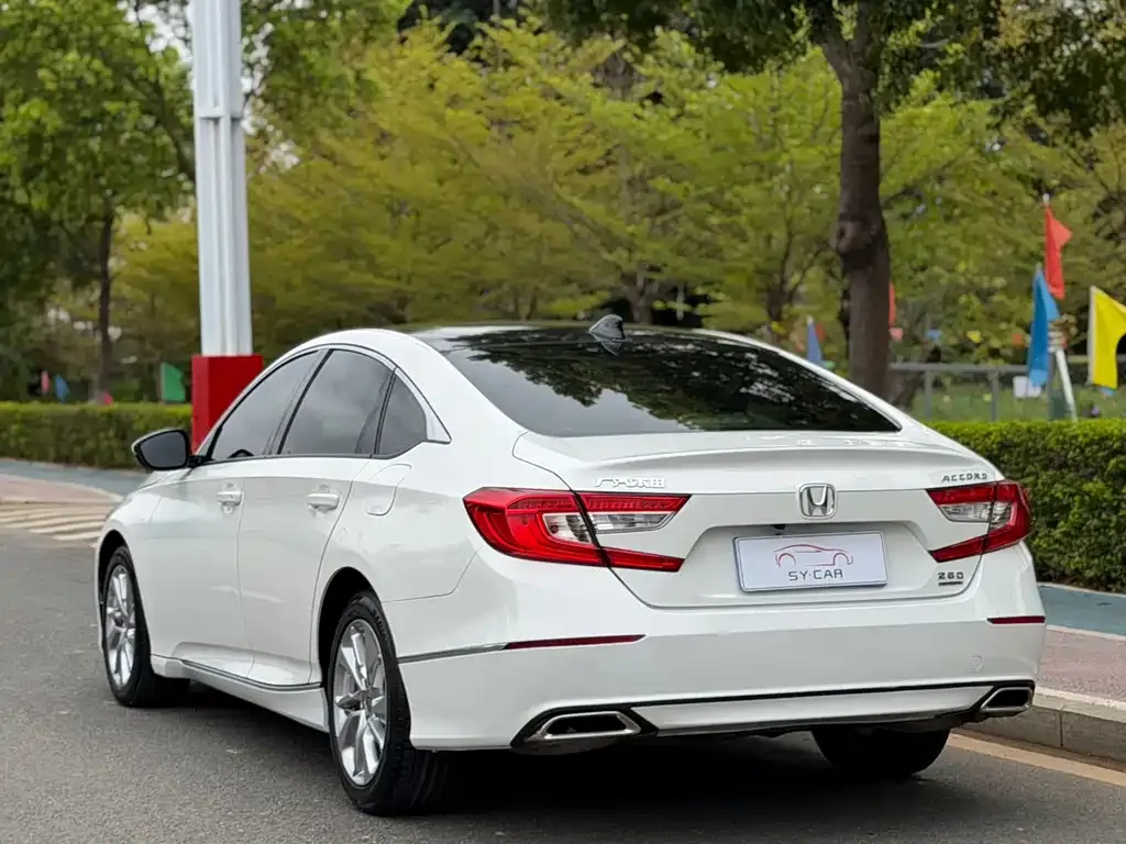 Honda Accord — фото 10