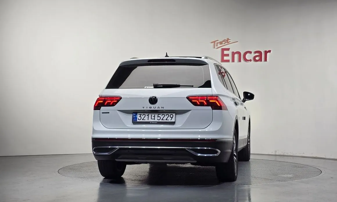 Volkswagen Tiguan — фото 4