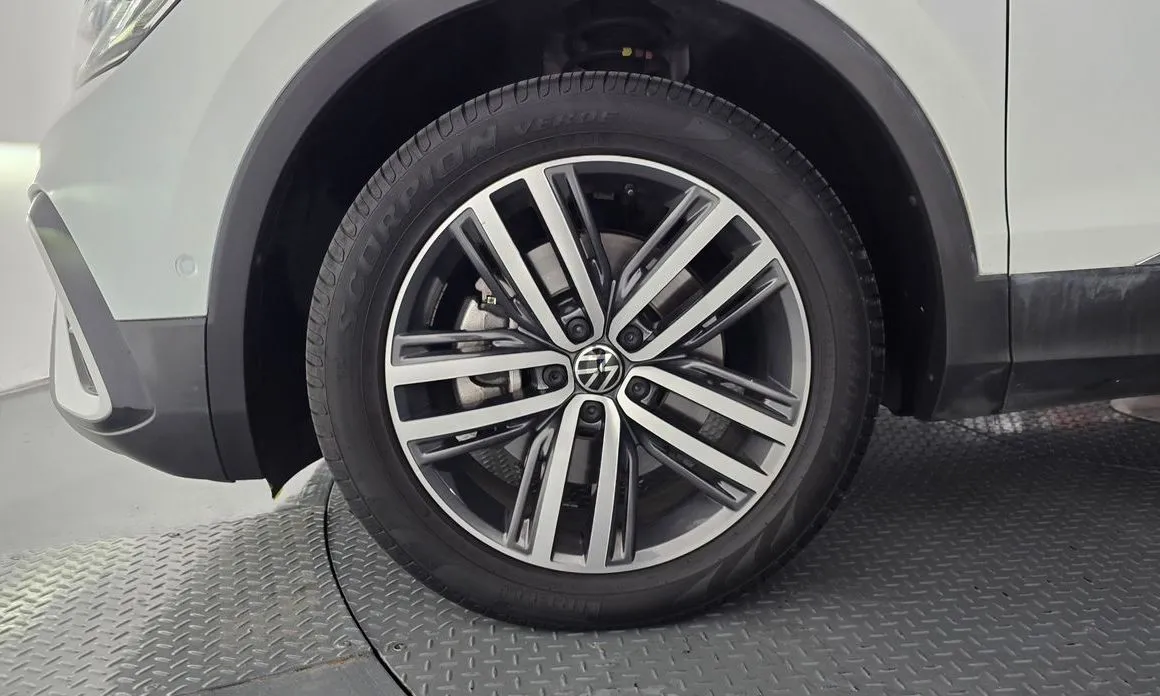Volkswagen Tiguan — фото 9