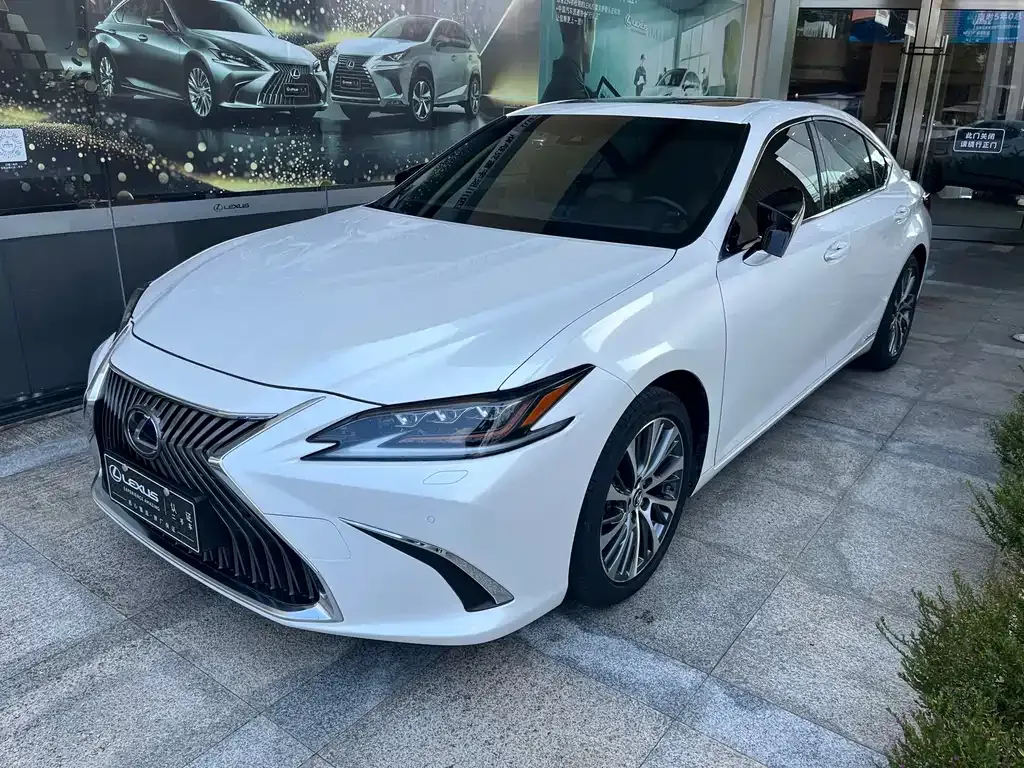 Lexus ES — фото 1