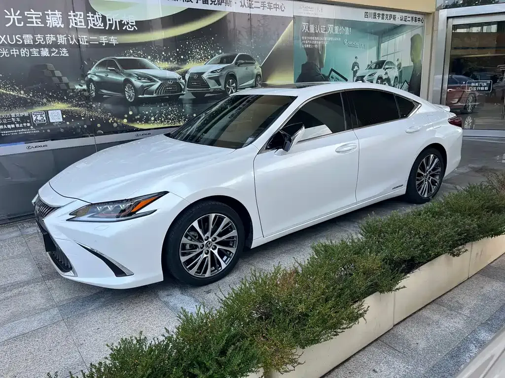 Lexus ES — фото 10