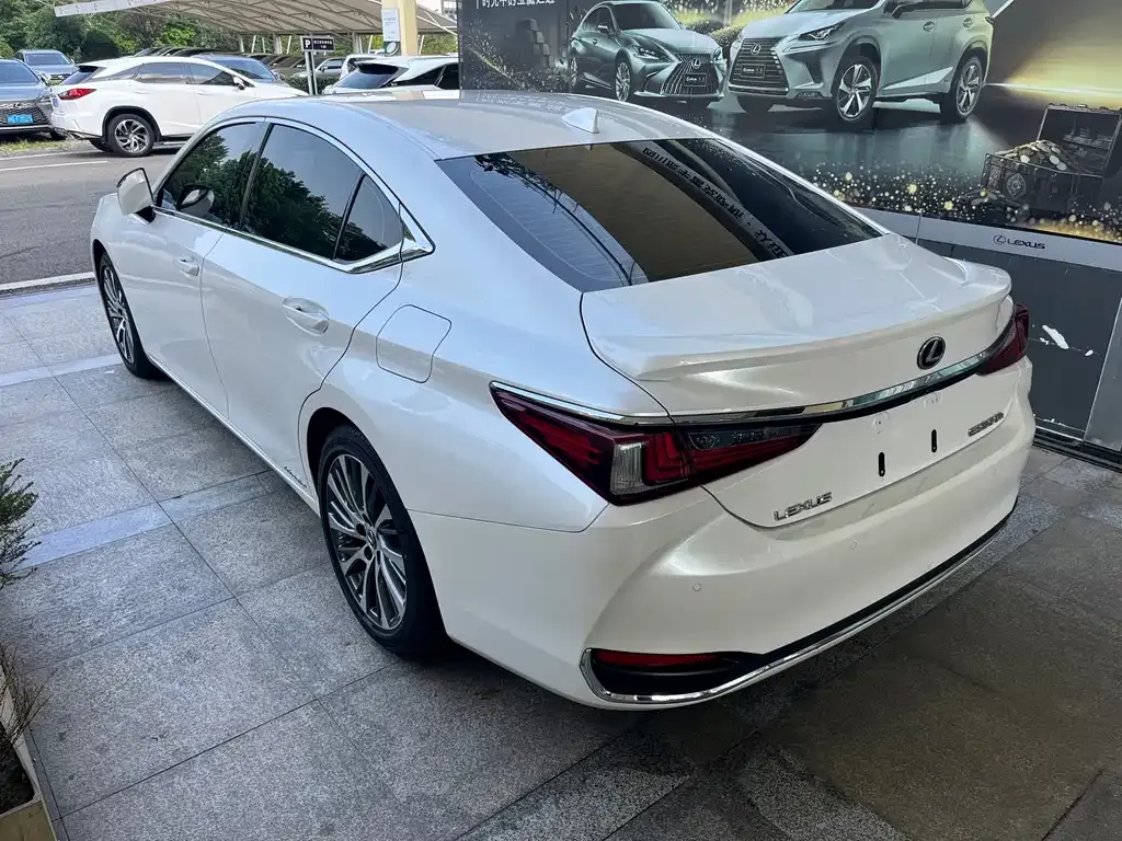 Lexus ES — фото 6