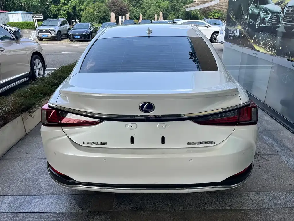 Lexus ES — фото 8