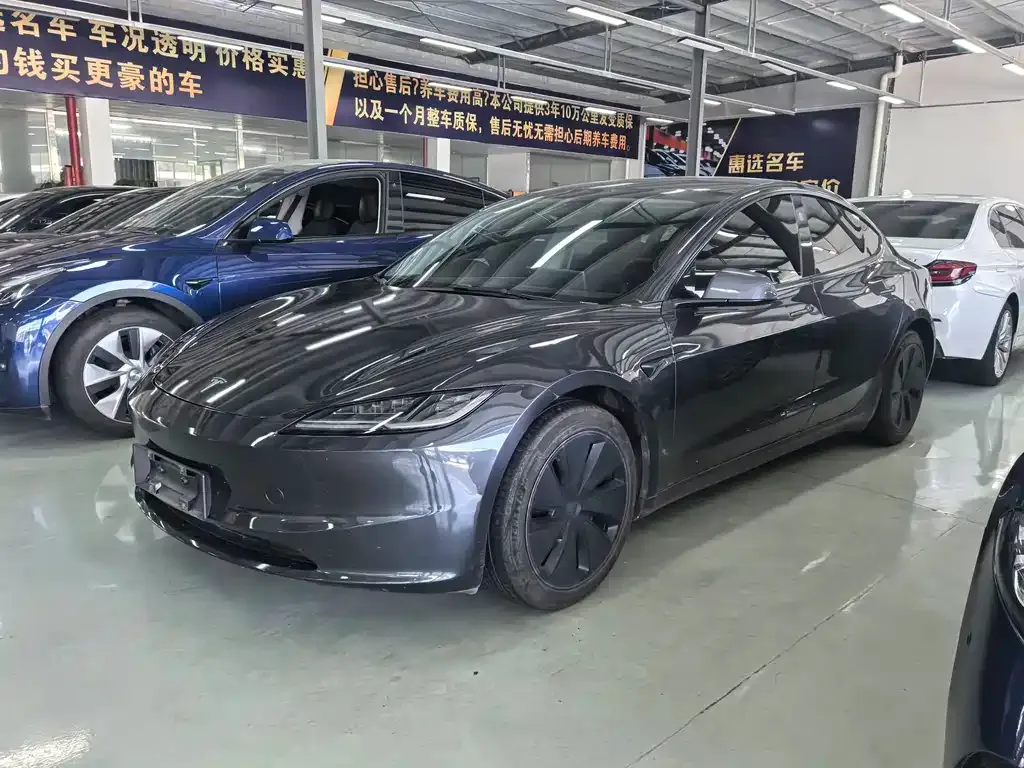 Tesla Model 3 — фото 1