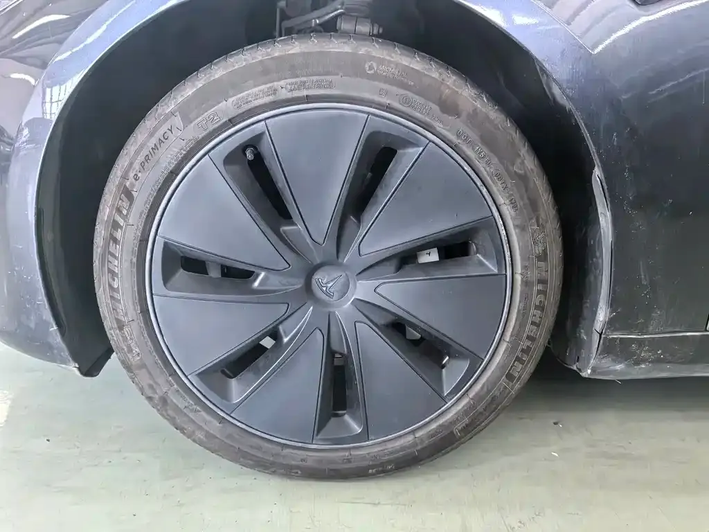 Tesla Model 3 — фото 5