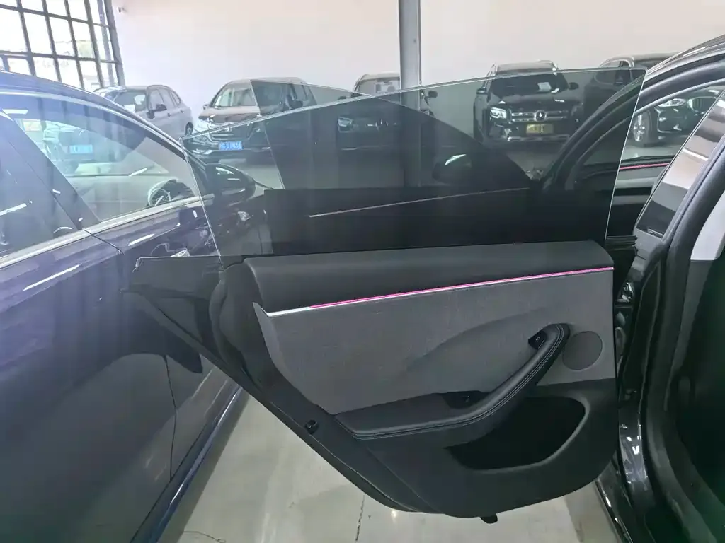 Tesla Model 3 — фото 4