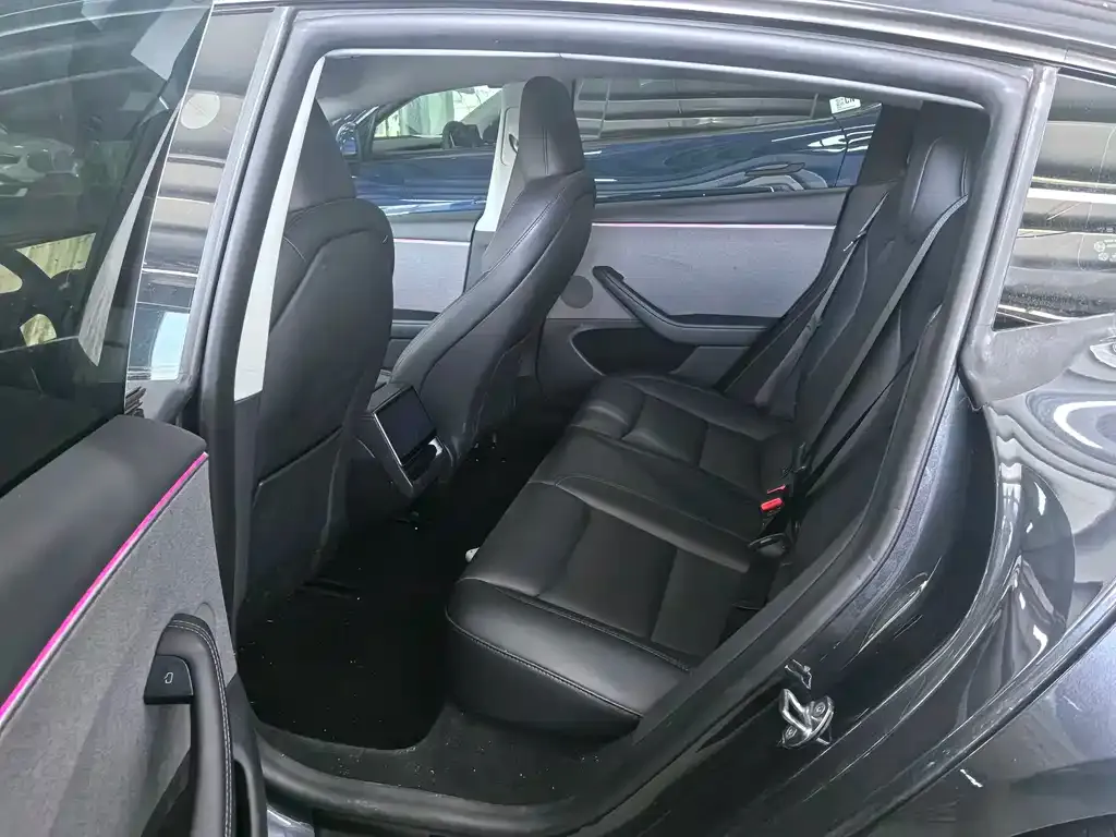 Tesla Model 3 — фото 10