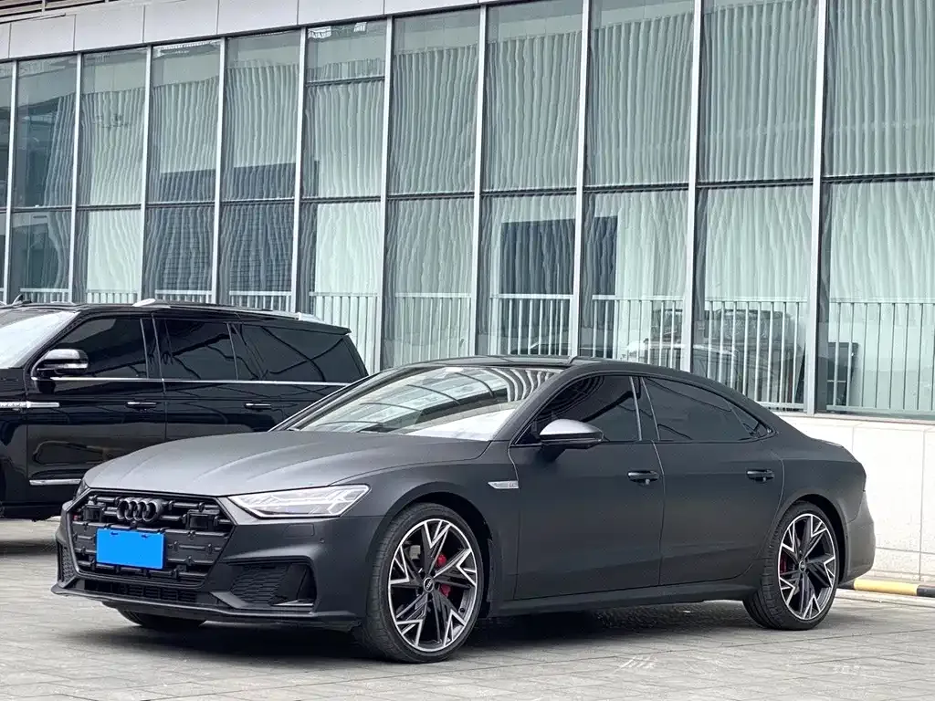 Audi A7L — фото 1