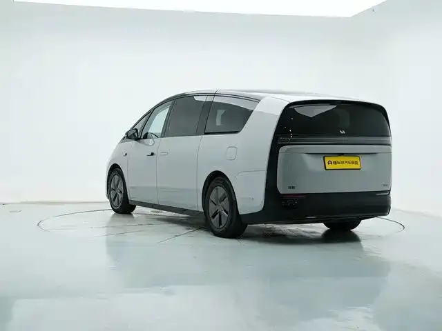 Li Auto MEGA — фото 6