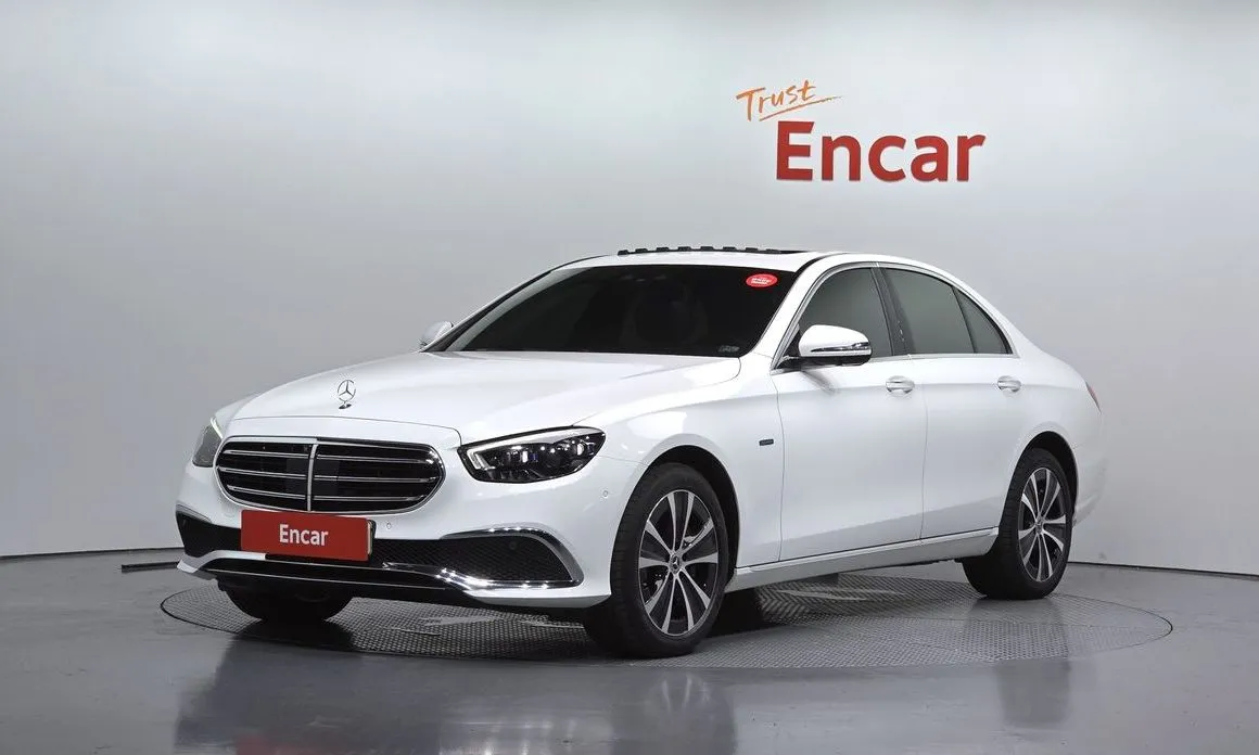 Mercedes-Benz E-Class — фото 1
