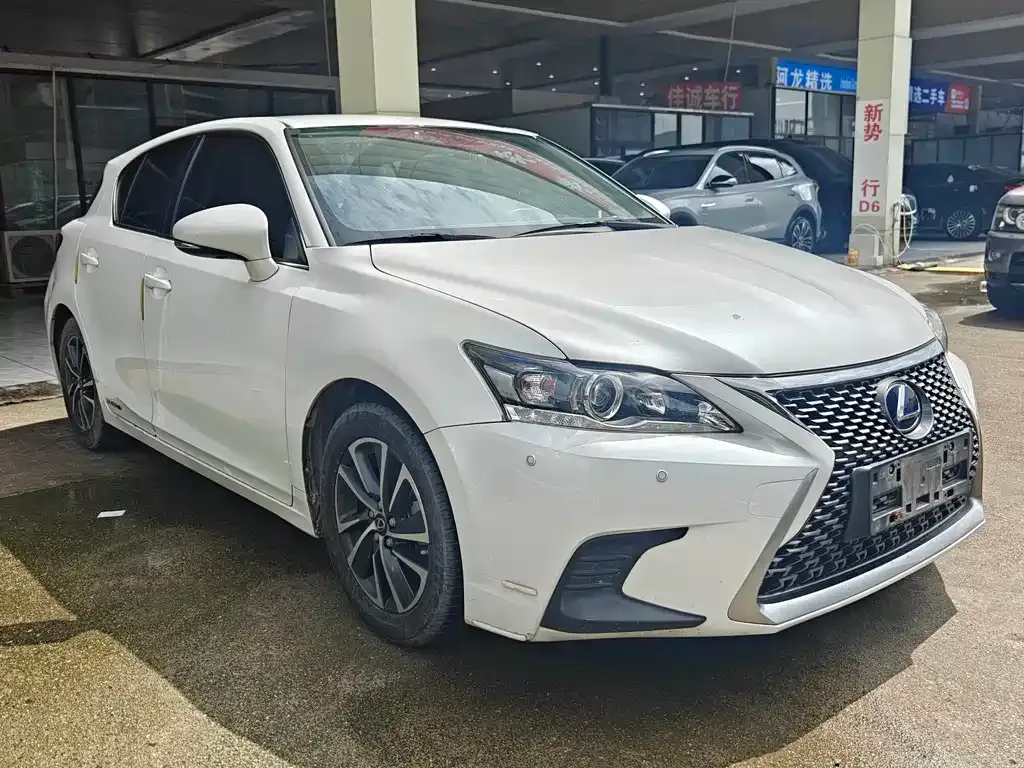 Lexus CT — фото 10