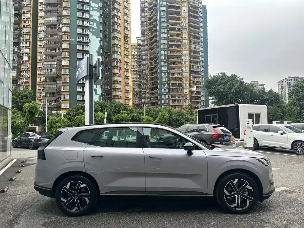 Volvo XC70 Plug-in Hybrid — фото 10