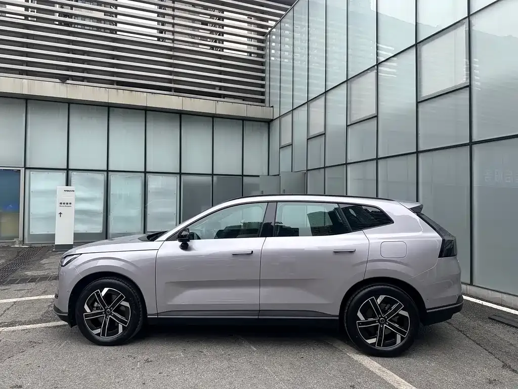 Volvo XC70 Plug-in Hybrid — фото 7