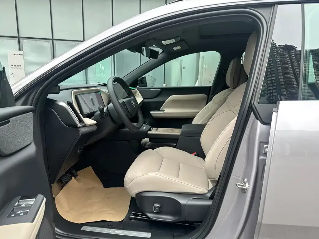 Volvo XC70 Plug-in Hybrid — фото 2
