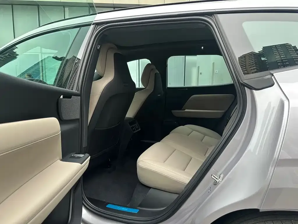 Volvo XC70 Plug-in Hybrid — фото 3