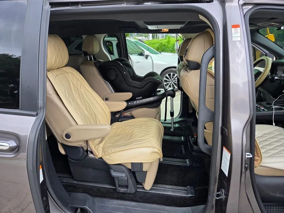 Toyota Sienna — фото 4