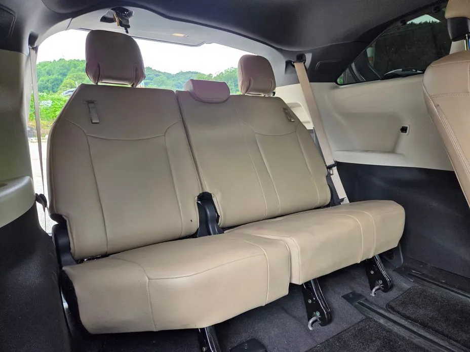 Toyota Sienna — фото 3