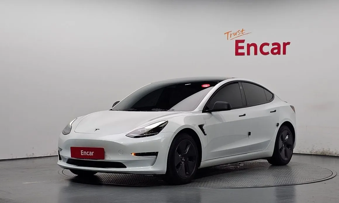 Tesla Model 3 — фото 1