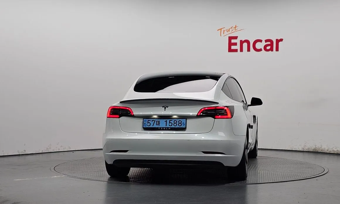 Tesla Model 3 — фото 2