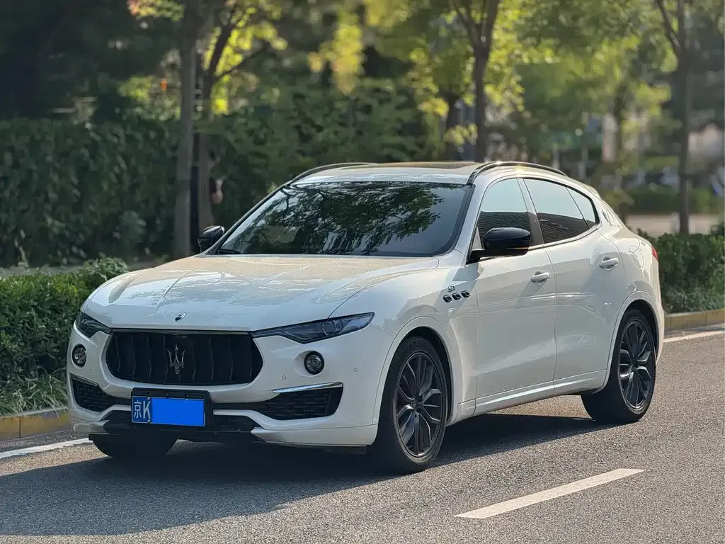 Maserati Levante — фото 1