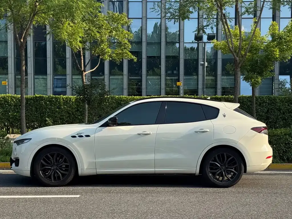 Maserati Levante — фото 10