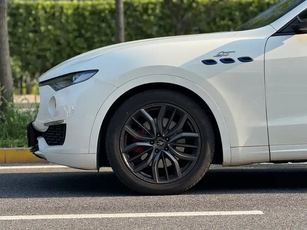 Maserati Levante — фото 9
