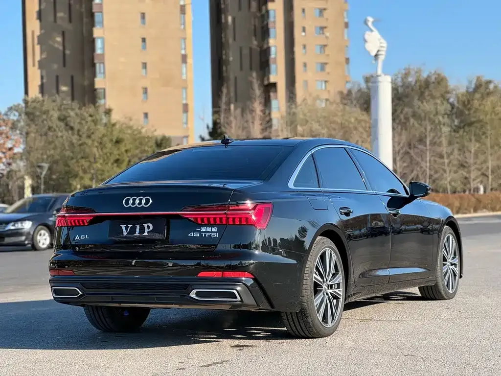 Audi A6L — фото 8