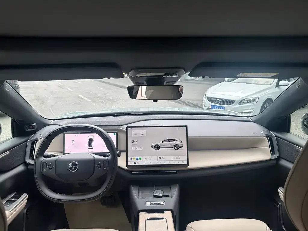 Volvo XC70 Plug-in Hybrid — фото 2