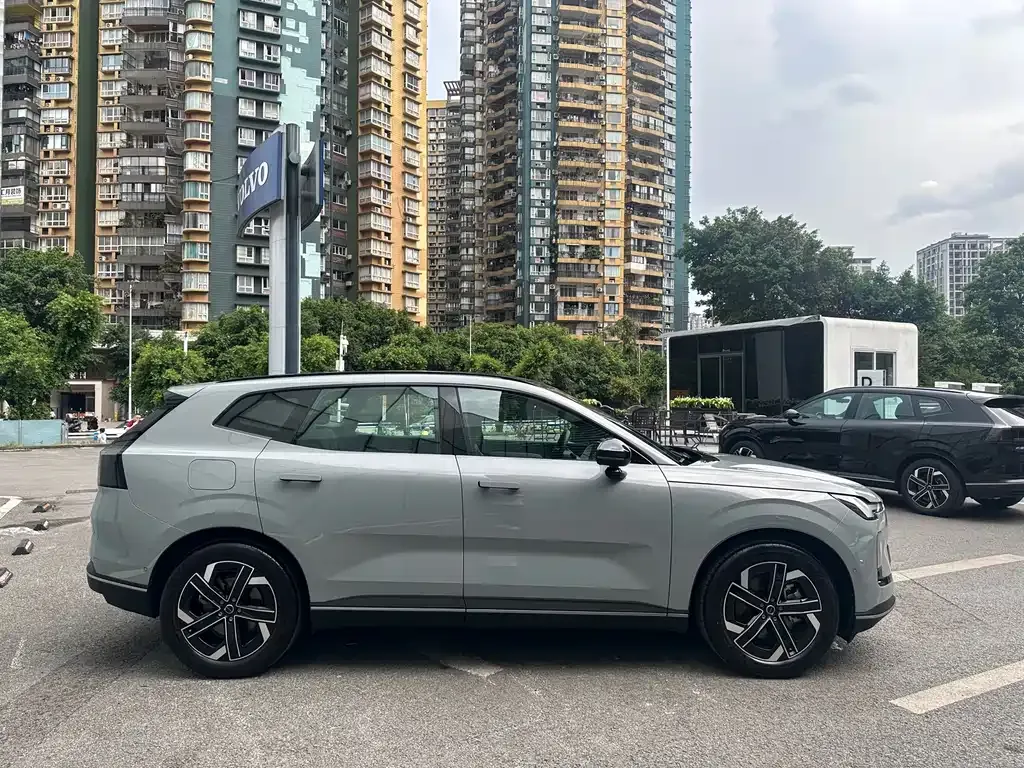 Volvo XC70 Plug-in Hybrid — фото 9