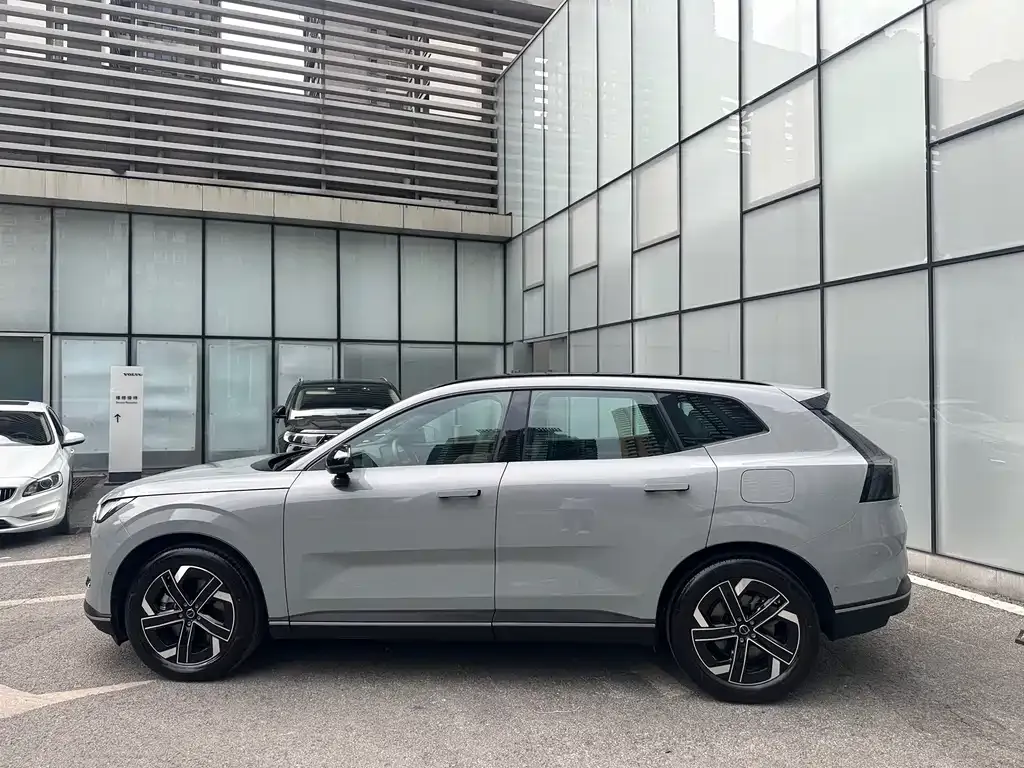 Volvo XC70 Plug-in Hybrid — фото 4